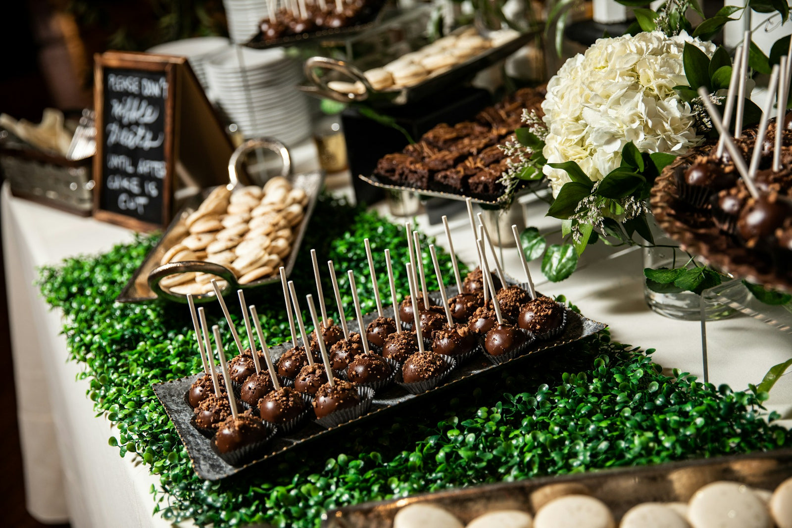 Top 5 Ideas for a Delicious Wedding Dessert Table - Save-On-Crafts